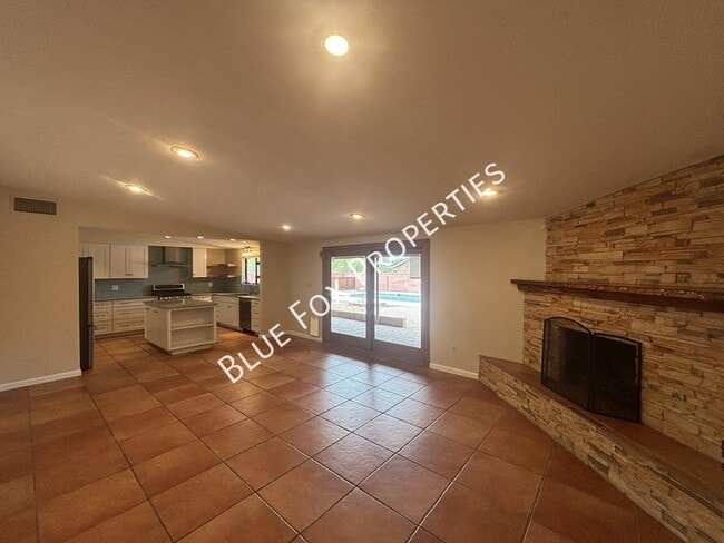 Photo - 729 N Alamo Ave