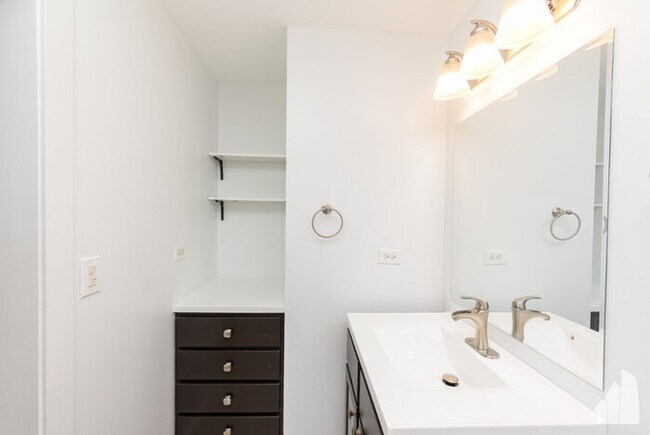 Photo - Beautiful 1B 1B in Gold Coast with a dishw... Unit 309EH