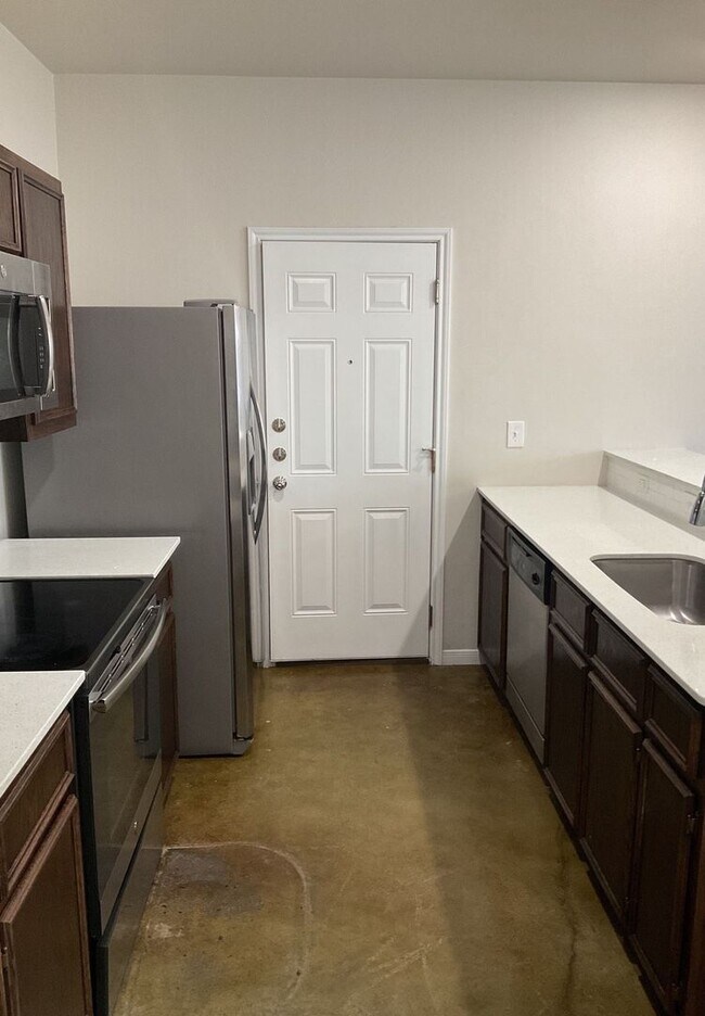 Photo - COMING SOON! Unidad 310 Lowes Blvd -  A