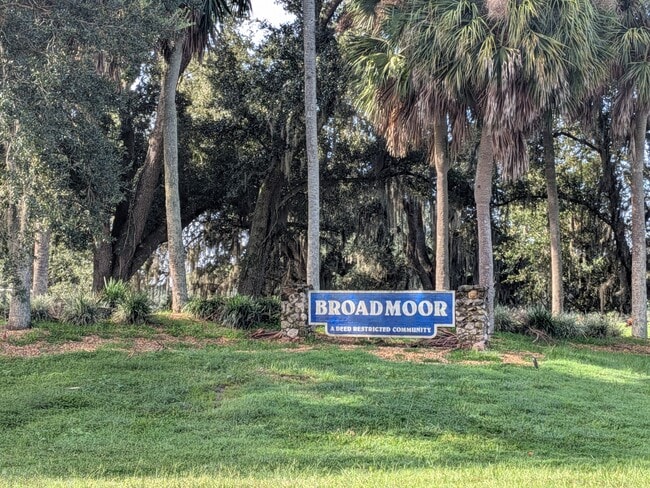 Building Photo - 2737 Cranmoor Dr