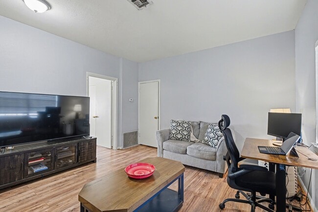 Photo - 2804 Arlington St