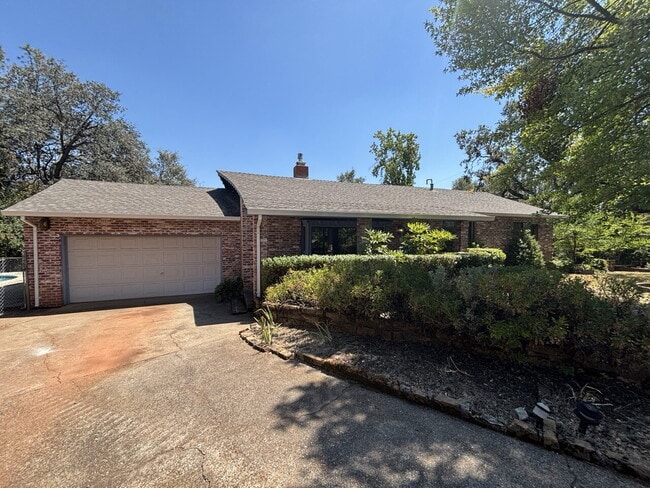Building Photo - Amazing large 3-bedroom home in highly desirable neighborhood in Placerville with pool!