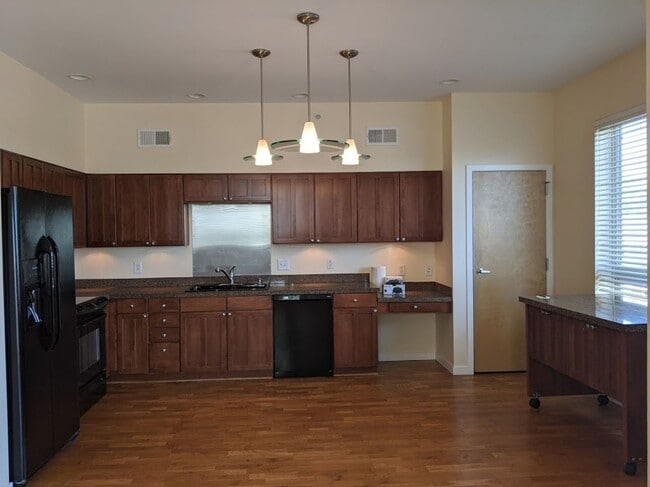 Photo - Luxury Louisville Condo- All Utilities Inc...