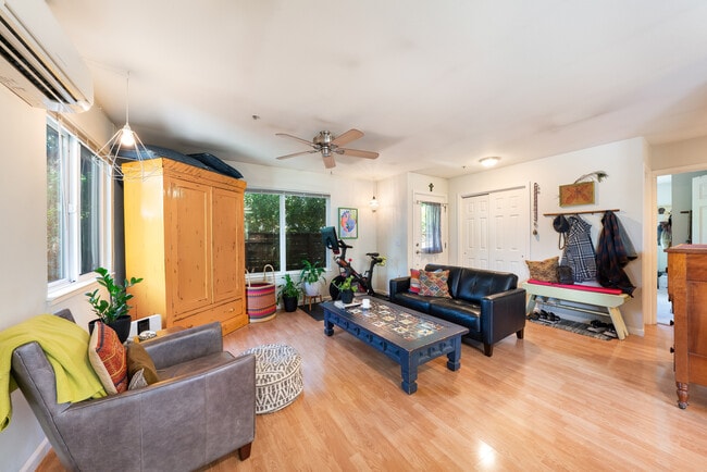 Photo - 627 Prince Ave