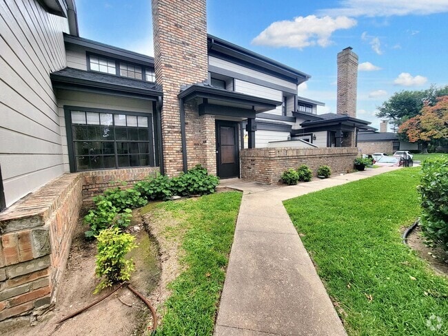 Building Photo - Modern and Cozy 2/BR 2/BA Home in Gated Co...
