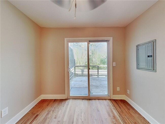 Photo - 1731 Braeburn Dr SE