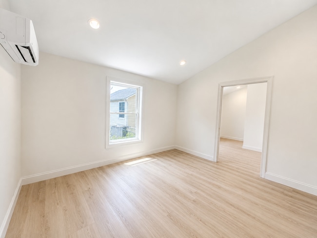 Building Photo - 105 Watson Ave Unit #B