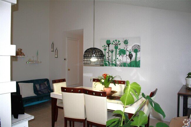 Building Photo - 12240 Shropshire Blvd Rental