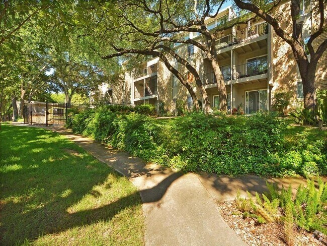 Building Photo - 3018 S 1st St Unit 113 Rental
