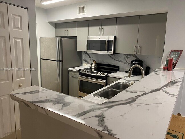 Building Photo - 677 SW 111th Ave Unit 202