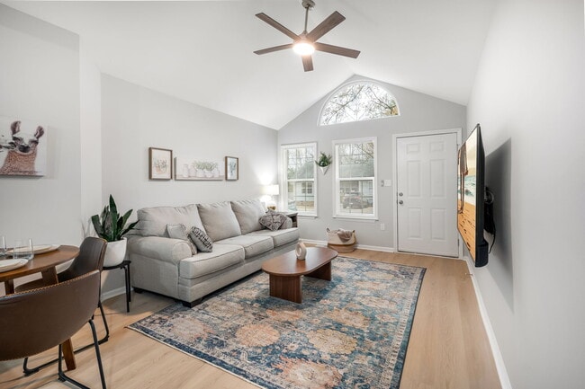 Photo - 420 Alpha St