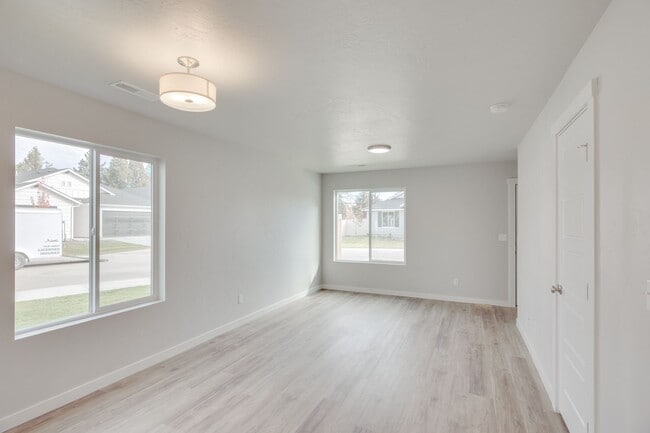 Photo - Beautiful 2 Bedroom Cottage Available!