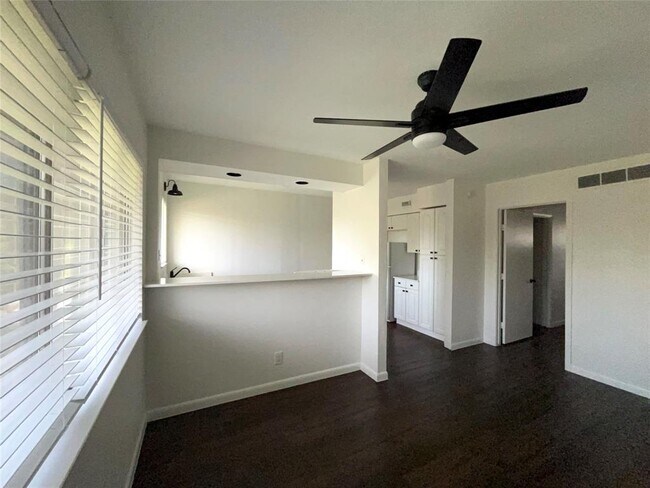 Photo - 3304 Red River St Unidad 203