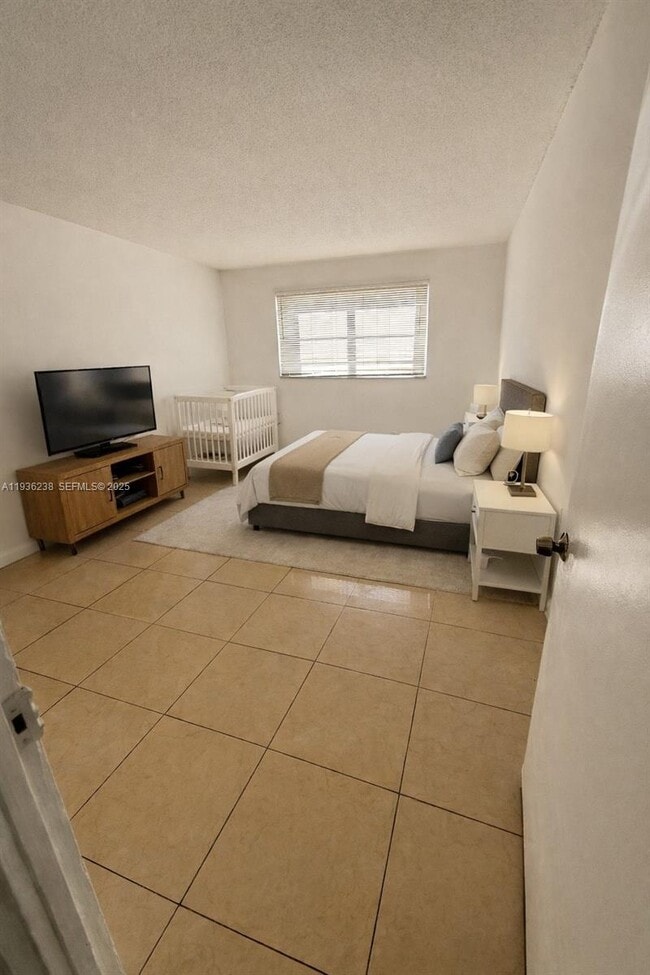 Photo - 15201 NE 6th Ave Unidad C104