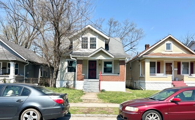 2121 W Lee St