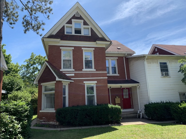 Building Photo - 102 W Nittany Ave Unit 102