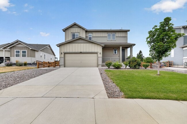 Building Photo - Newer 3BD/3BA Home w/ Quartz Island, Fenced Yard & High Ceilings