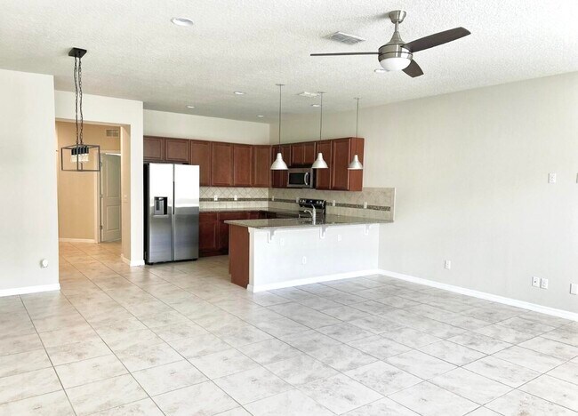 Photo - 5098 Caspian St