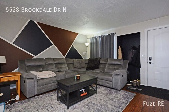Photo - 5528 Brookdale Dr N