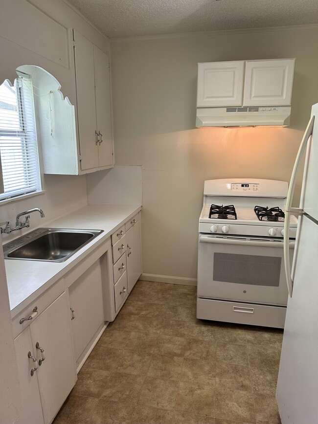 Photo - 100 W Stone St