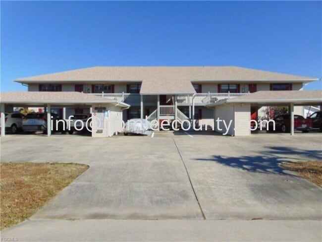 Building Photo - Fantastic totally remodelled 1st floor 2 bedroom 2 bath condo in the SW Cape