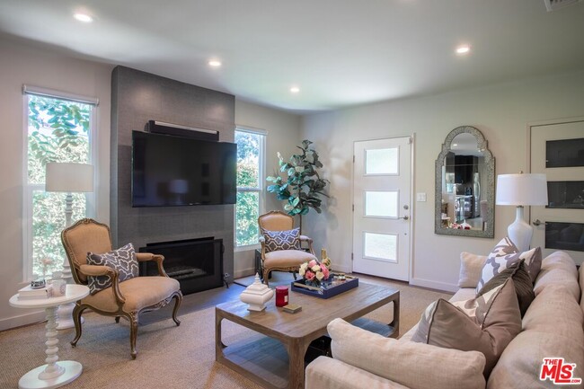 Photo - 9001 Phyllis Ave