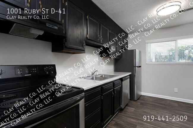 Photo - 1001 Ruby St