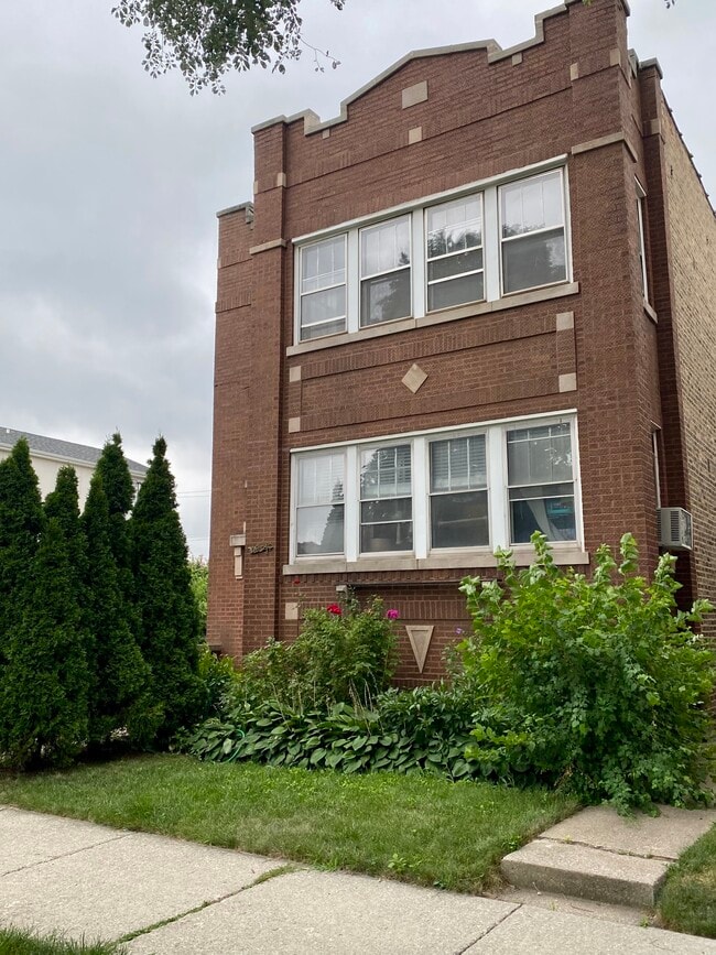 Building Photo - 4933 W Schubert Ave Rental