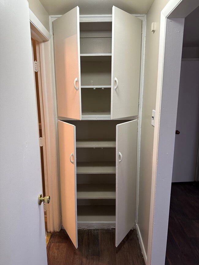 Interior Photo Small 1b1b