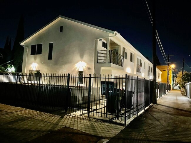 Photo - 1130 Browning Blvd