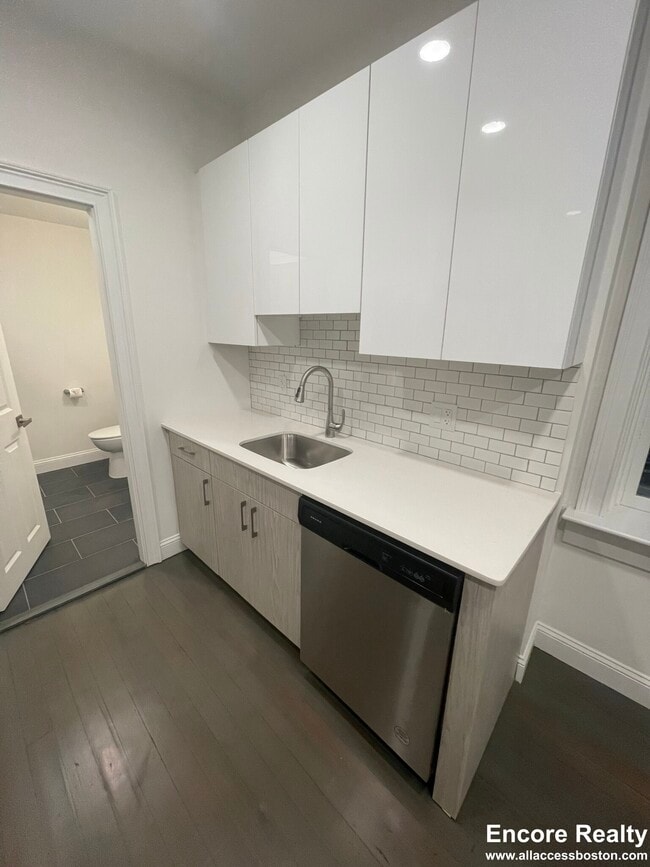 Photo - 31 Temple St Unit 2F