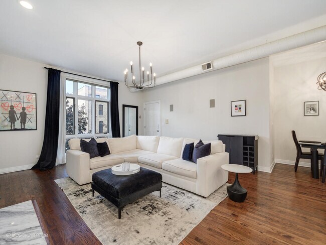 Photo - 463 N Green St