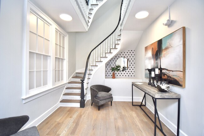 Photo - 33 E Court St