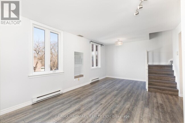 Photo - 1250 King St W