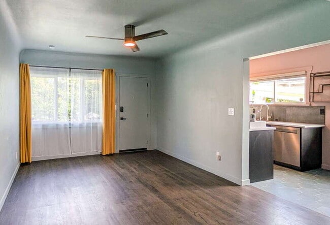 Photo - 2218 Hoyt Ave Unidad A