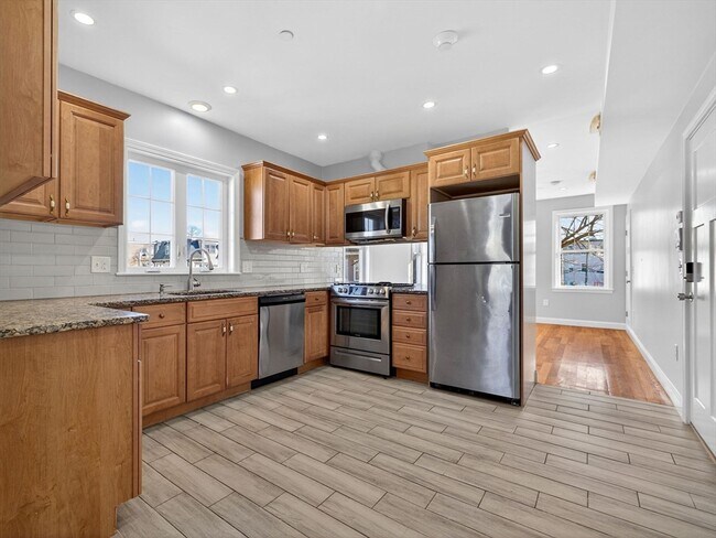 Building Photo - 238 Havre St Unit 2