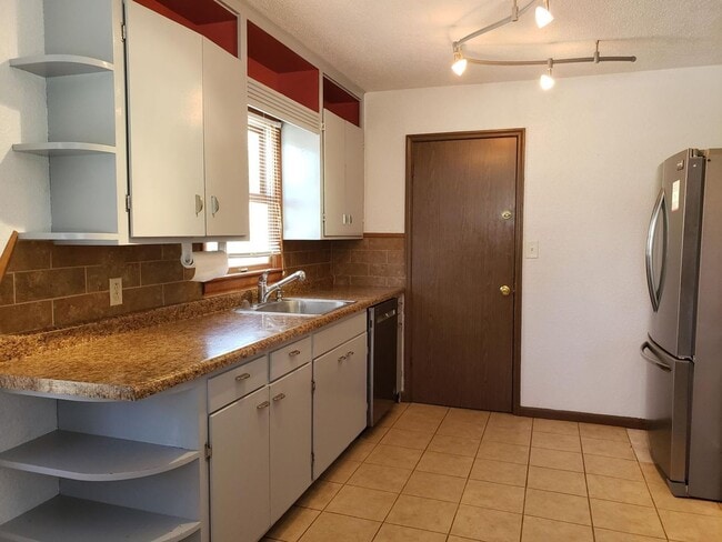 Building Photo - 1403 Unit 1403