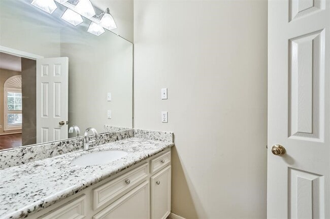 Building Photo - 16 Kelliwood Ct Cir