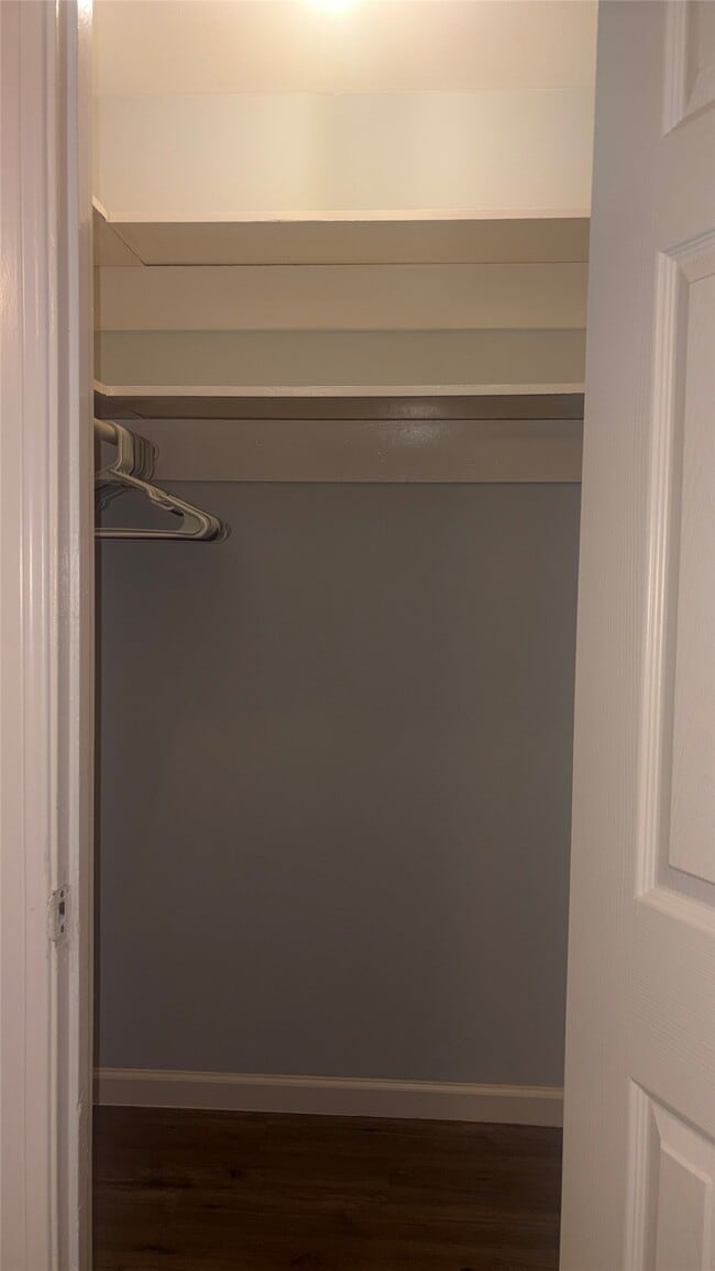 Building Photo - 4624 Bell St Unit 2