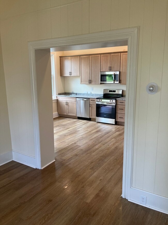 Photo - 348 N 8th St