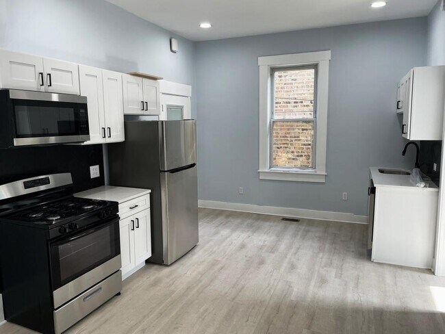 914 N California Ave Unit CH1