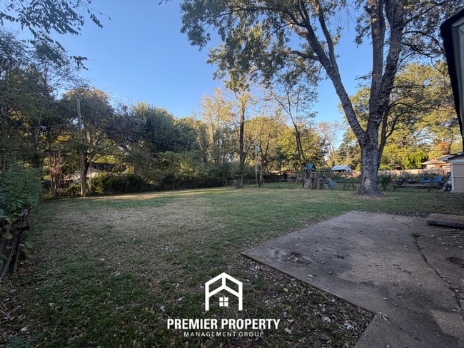 Photo - 1493 Rebecca St