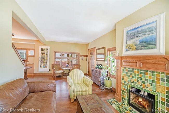 Photo - 356 Ferndale Ave