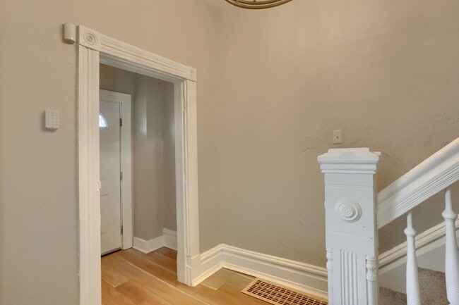 Photo - 513 Grace St