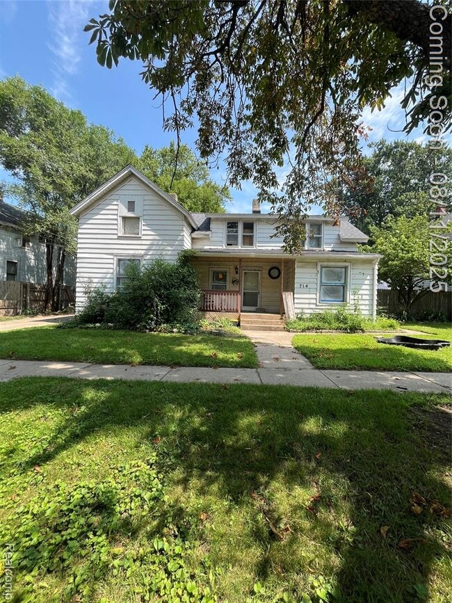 Building Photo - 714 W 8th St Rental