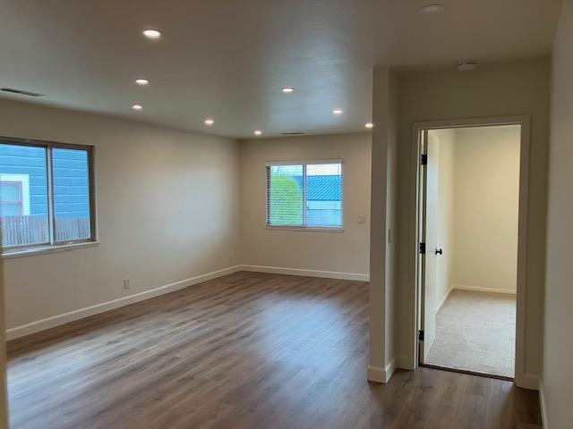Photo - 639 Belden St