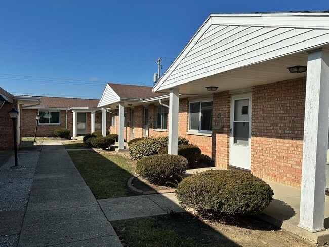 Building Photo - 655 Columbia Dr Unit Westgate Rental