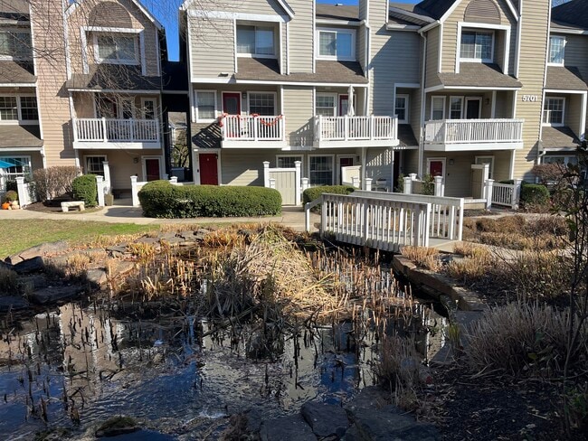 Building Photo - 5701 Chapman Mill Dr Unit #330