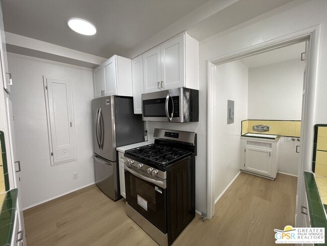 Photo - 1057 S Genesee Ave