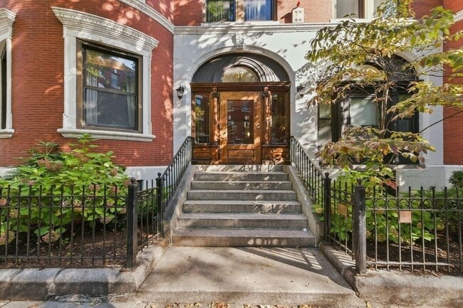 Building Photo - 87 Gainsborough St Unit 203